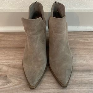 Vince Camuto suede ankle boots 6.5